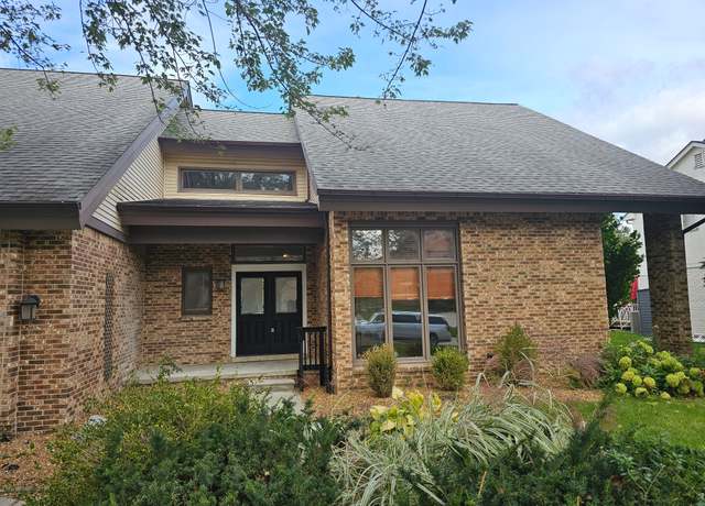 Property at 31280 Country Ridge Cir, Farmington Hills, MI 48331, 3 beds, 2.5 baths