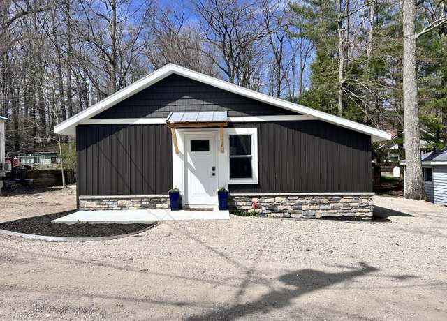 Property at 855 W Locust St, White Cloud, MI 49349, 1 bed, 1 bath