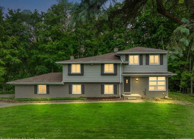 Property at 26557 Old Homestead Dr, Farmington Hills, MI 48331, 4 beds, 3 baths