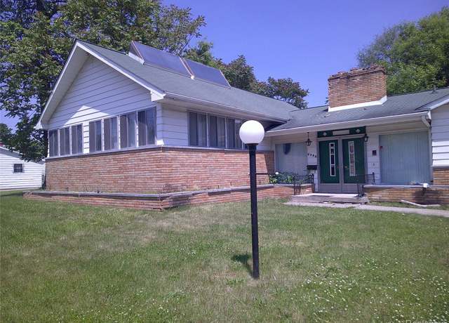 Property at 2017 Aitken Ave, Flint, MI 48503, 2 beds, 1.5 baths