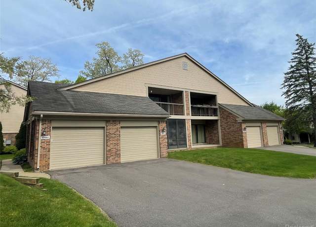 Property at 29664 Pine Ridge Cir, Farmington, MI 48331, 2 beds, 2 baths