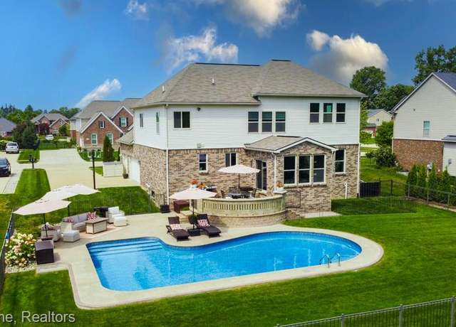 Property at 53718 Dorner Lake Dr, Chesterfield Township, MI 48051, 4 beds, 2.5 baths