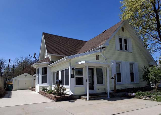 Property at 206 S 4th St, St_ Clair, MI 48079, 3 beds, 2 baths