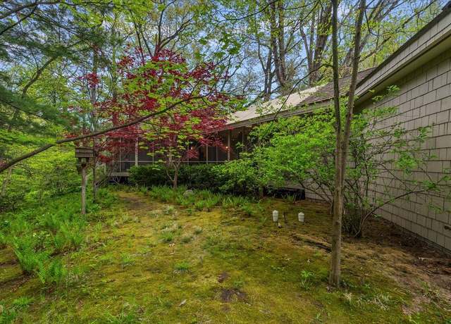 Property at 8635 Poplar Ln, Bridgman, MI 49106, 3 beds, 2 baths