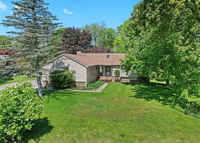 Property at 3380 Watersedge Dr, Brighton, MI 48114, 3 beds, 1.5 baths