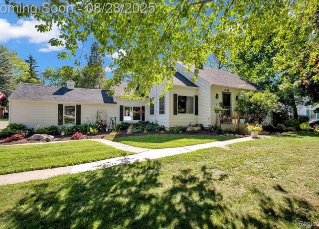 Property at 1522 Eason Rd, Waterford Charter Township, MI 48328, 3 beds, 2 baths