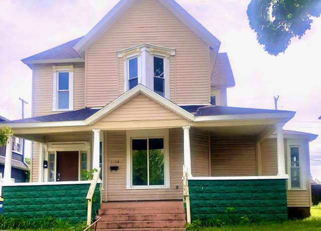 Property at 1154 SE Jefferson Ave SE, Grand Rapids, MI 49507, 6 beds, 3 baths