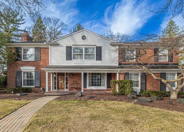 Property at 2688 Amberly Rd, Bloomfield Hills, MI 48301, 5 beds, 3.5 baths