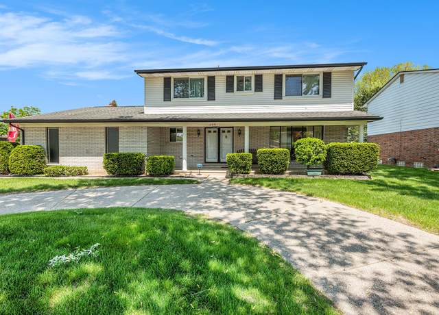 Property at 18951 Sioux St, Clinton Township, MI 48036, 4 beds, 2.5 baths