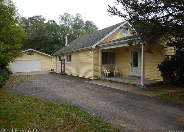 Property at 10790 Stark Rd, Livonia, MI 48150, 3 beds, 1 bath