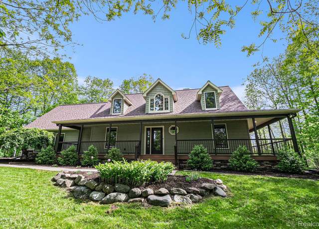 Property at 8315 Woodland Cir, Goodrich Village, MI 48438, 3 beds, 2.5 baths