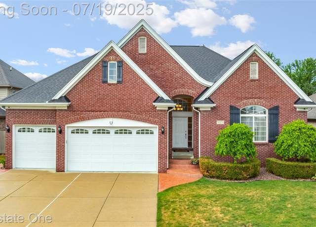 Property at 50153 Aldwych St, Macomb, MI 48044, 3 beds, 3 baths