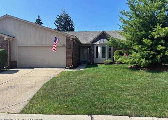 Property at 19040 Fortuna Dr S, Clinton Township, MI 48038, 2 beds, 2 baths