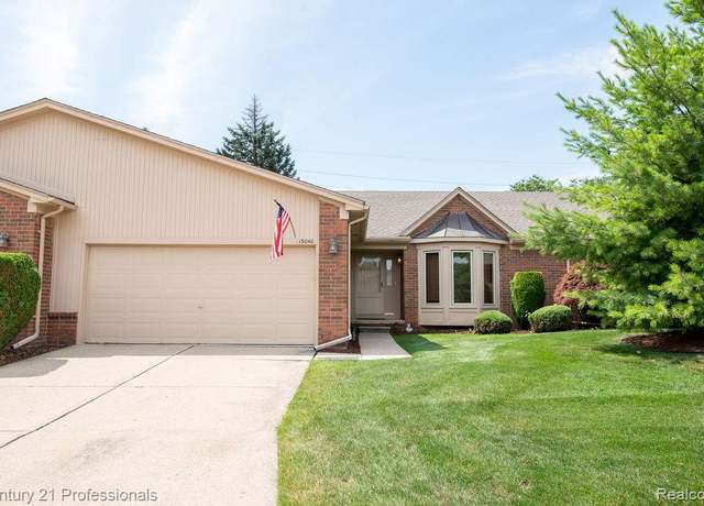 Property at 19040 Fortuna Dr S, Clinton Township, MI 48038, 2 beds, 2 baths