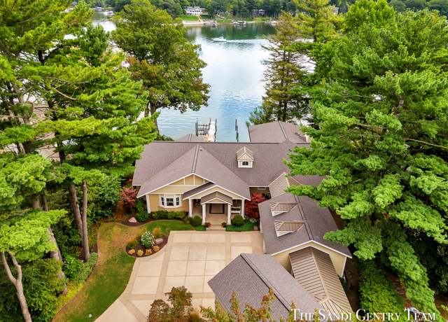 Property at 18210 Lovell Rd, Spring Lake, MI 49456, 4 beds, 3.5 baths