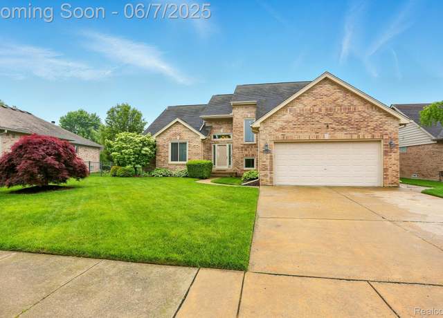 Property at 36694 Maple Leaf Dr, New Baltimore, MI 48047, 4 beds, 3.5 baths