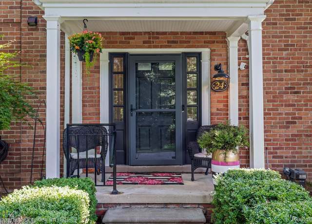 Property at 24 Barbour Ln, Bloomfield Hills, MI 48304, 3 beds, 1.5 baths