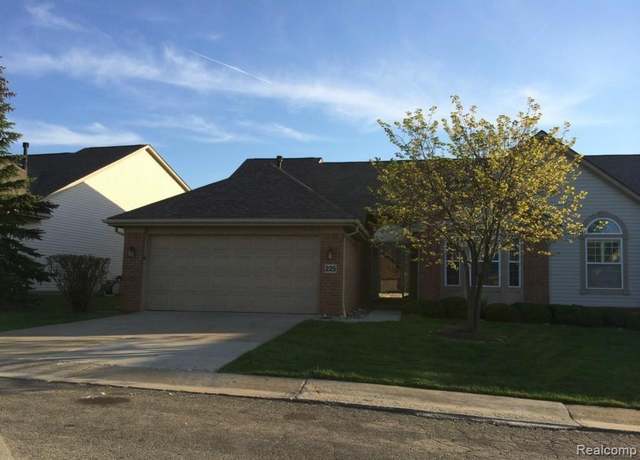 Property at 225 Shore Brook Ln, Walled Lake, MI 48390, 2 beds, 3 baths
