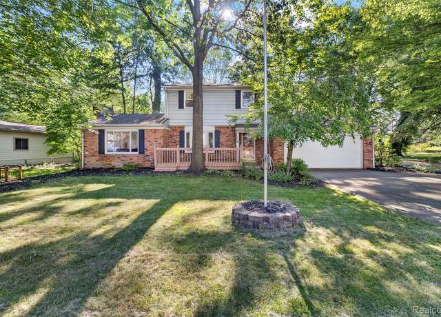 Property at 1369 Flamingo, Wixom, MI 48393, 3 beds, 1.5 baths