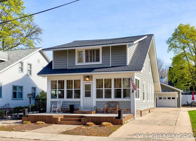 Property at 2245 Auburn Ave, Holland, MI 49424, 4 beds, 3 baths