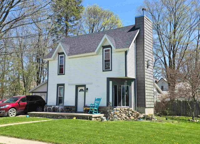 Property at 117 S Gladwin St, Lake City, MI 49651, 3 beds, 1 bath