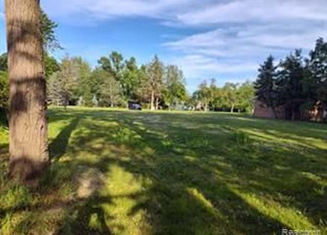 Property at 21438 Meridian Rd, Grosse Ile, MI 48138, 2.5 baths