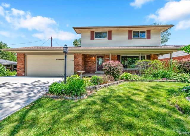 Property at 607 Ashburnham St, Auburn Hills, MI 48326, 4 beds, 1.5 baths