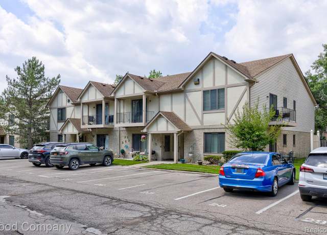 Property at 38555 Wellington Dr, Clinton Charter Township, MI 48036, 2 beds, 1 bath