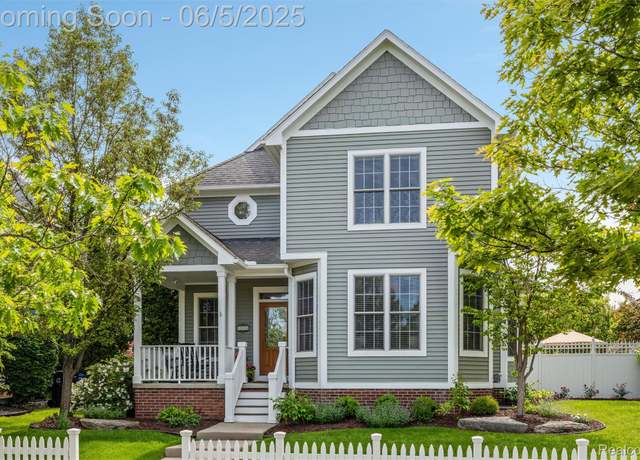 Property at 1734 Town Commons Dr, Howell, MI 48855, 4 beds, 2.5 baths