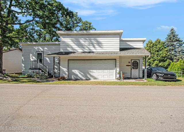Property at 1734 Forest Rd, Harrison, MI 48625, 2 beds, 1 bath