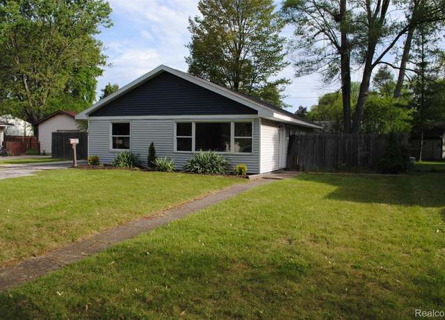 Property at 1109 Corrinne St, Midland, MI 48642, 3 beds, 1 bath