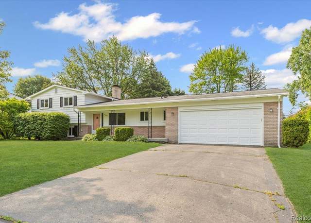 Property at 2985 Lacota Rd, Waterford, MI 48328, 3 beds, 1.5 baths