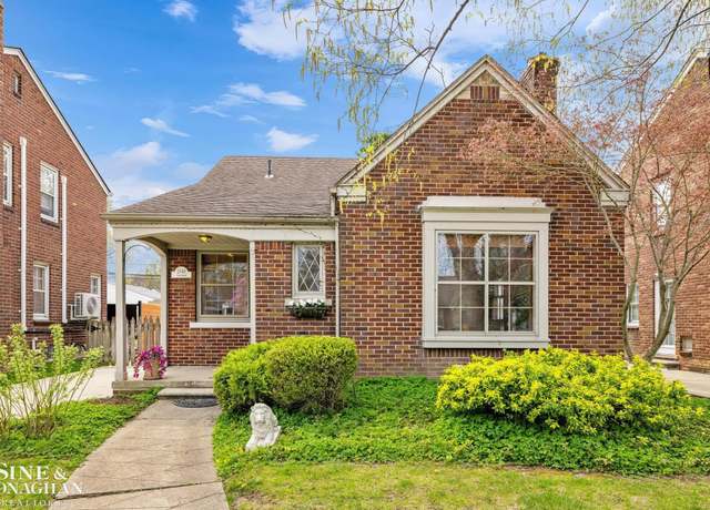 Property at 2049 Lochmoor Blvd, Grosse Pointe Woods, MI 48236, 3 beds, 2.5 baths