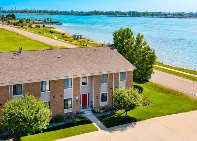 Property at 1660 River Rd, Marysville, MI 48040, 2 beds, 2 baths