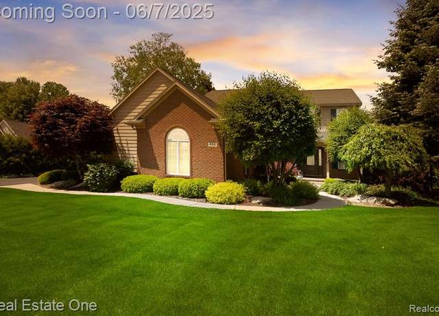 Property at 468 Orchard Ridge Dr, Lake Orion, MI 48362, 4 beds, 3.5 baths