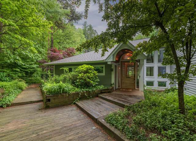 Property at 8562 W R Ave, Kalamazoo, MI 49009, 4 beds, 3.5 baths
