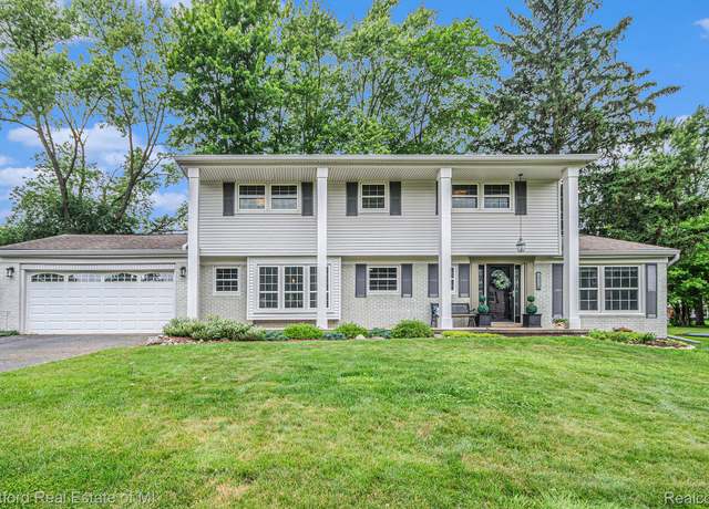 Property at 30176 Pipers Lane Ct, Farmington Hills, MI 48334, 4 beds, 2.5 baths