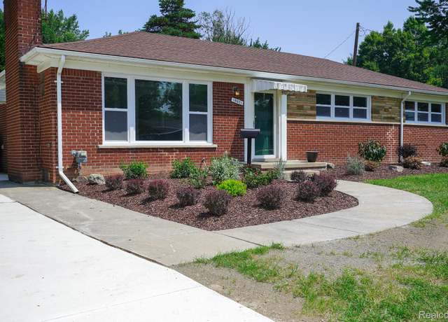 Property at 19071 Veronica Ave, Eastpointe, MI 48021, 3 beds, 2.5 baths