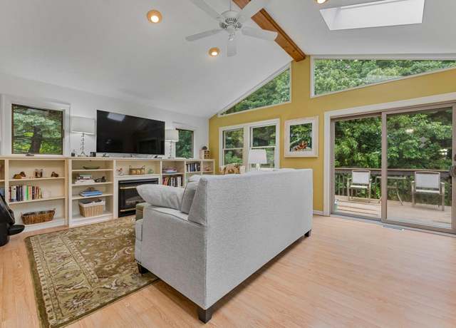 Property at 602 Highland Park Dr, Traverse City, MI 49686, 4 beds, 3 baths