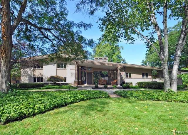 Property at 27 Shady Hollow Dr, Dearborn, MI 48124, 4 beds, 5 baths