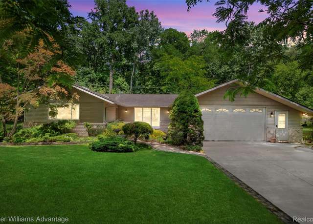 Property at 3650 Shirley St, Commerce Twp, MI 48390, 3 beds, 2.5 baths