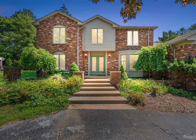 Property at 5353 W Bloomfield Lake Rd, West Bloomfield, MI 48323, 4 beds, 4 baths