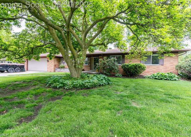 Property at 13971 Hillcrest St, Livonia, MI 48154, 3 beds, 2.5 baths
