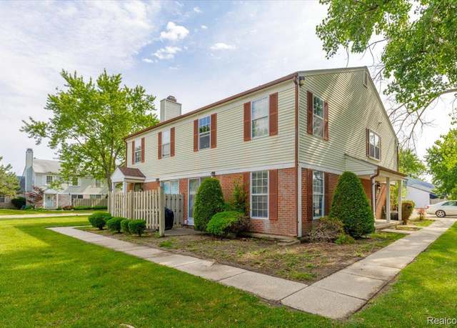 Property at 24672 N Meadow Dr, Harrison Township, MI 48045, 2 beds, 1.5 baths
