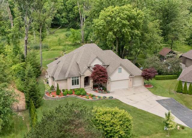 Property at 20403 Robinway Dr, Clinton Township, MI 48036, 5 beds, 4 baths