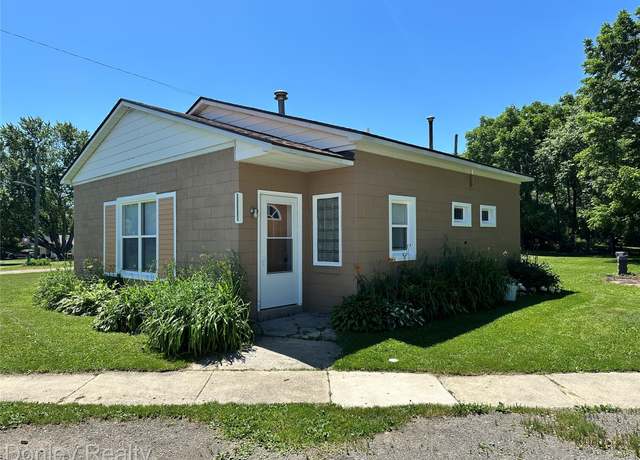Property at 2776 Angle St, Marlette, MI 48453, 2 beds, 1 bath