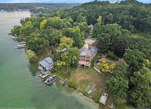 Property at 3551 Dorothy Ln, Waterford Charter Township, MI 48329, 4 beds, 3.5 baths