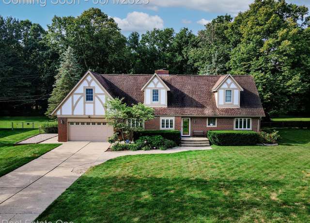 Property at 454 Lesdale Dr, Troy, MI 48085, 4 beds, 2 baths