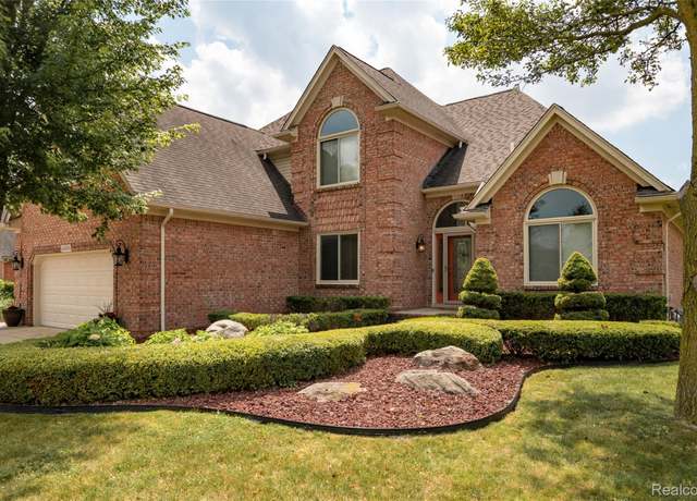 Property at 46431 Mariner Dr, Macomb, MI 48044, 4 beds, 2.5 baths