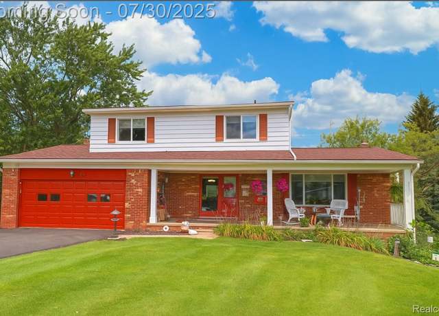 Property at 165 Lisa Ct, White Lake, MI 48386, 4 beds, 1.5 baths